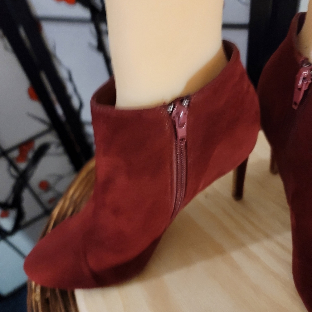 LILLIANA RICH BURGUNDY LADIES BOOTIES SIDE ZIPPER CLOSE/SIZE 7 - Picture 5 of 10